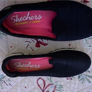 Skechers Women's Black and Pink Slip-On Sneakers